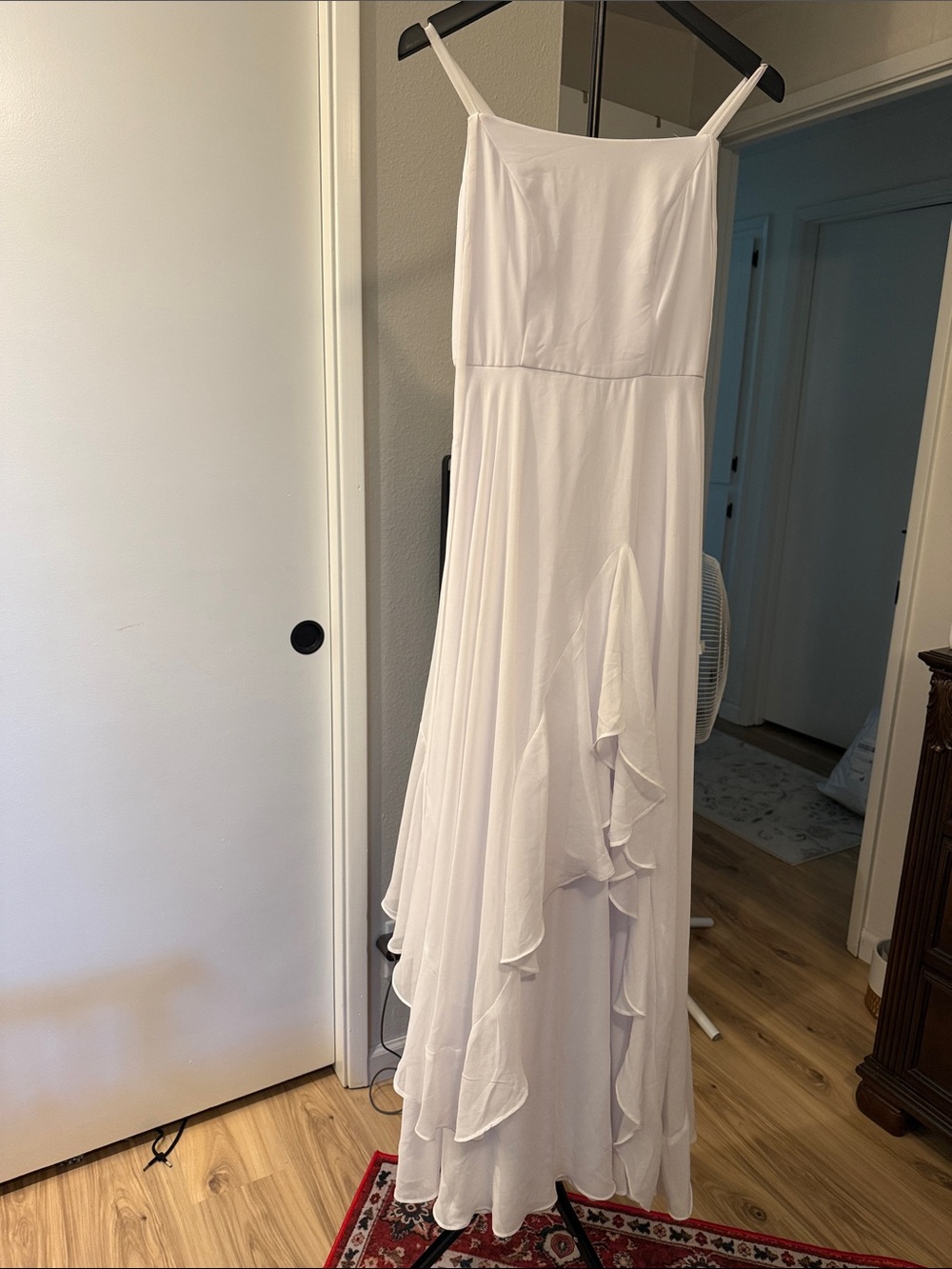 White crepe ruffled bridesmaid  spaghetti strap cocktail dress. Size girls 18